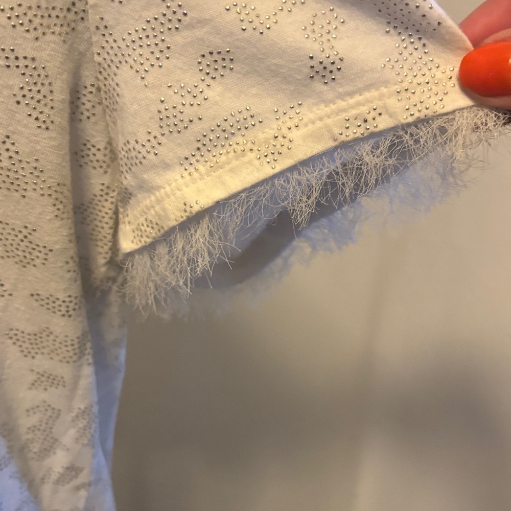 Chic Size 2 White Patterned Women's Tee - image 3